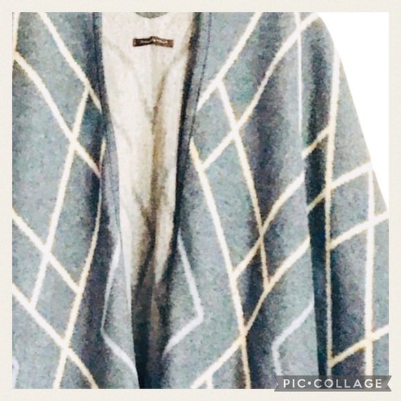 Gorgeous Warm Gray/Tan Plaid Flannel Wrap Cape Host Pick - Picture 6 of 10